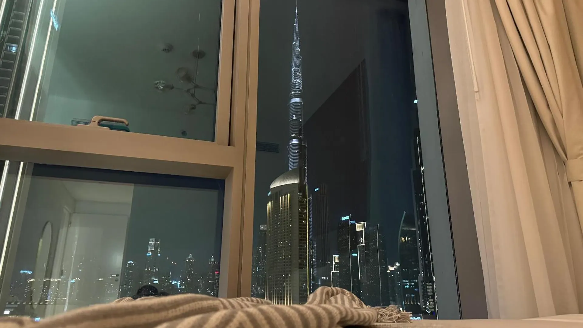 Apartment Dubai Mall Connected! Amazing Burj Khalifa View! Excellent Pool & Gym Access!