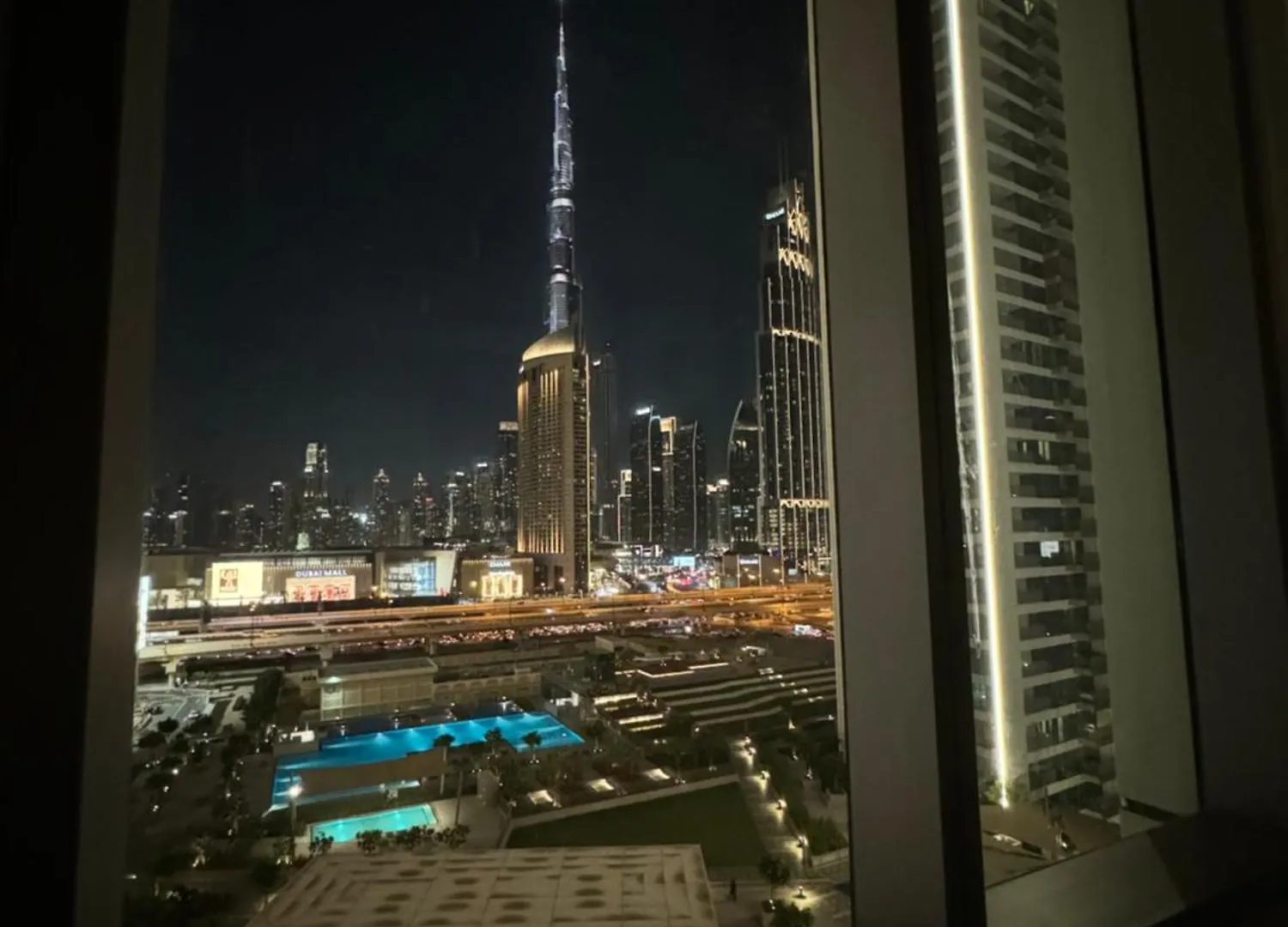 Dubai Mall Connected! Amazing Burj Khalifa View! Excellent Pool & Gym Access! Apartment