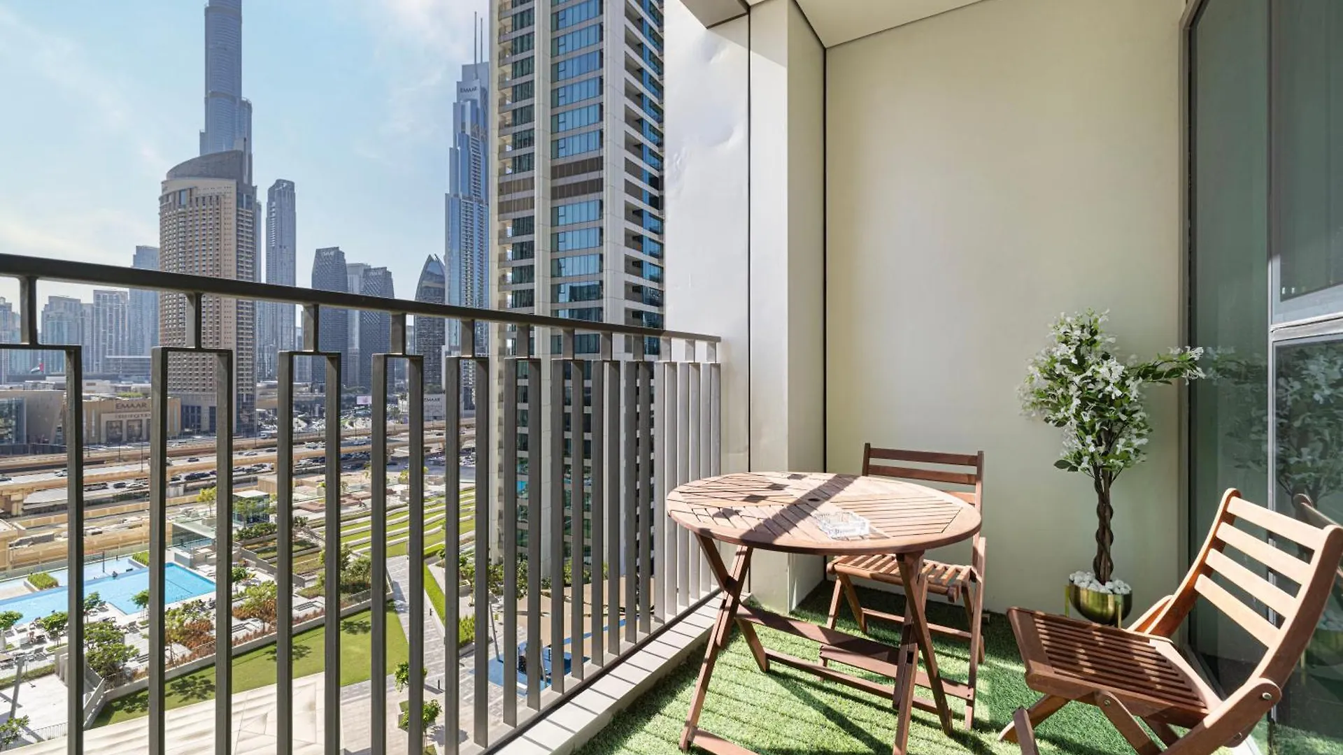 Apartment Dubai Mall Connected! Amazing Burj Khalifa View! Excellent Pool & Gym Access! United Arab Emirates