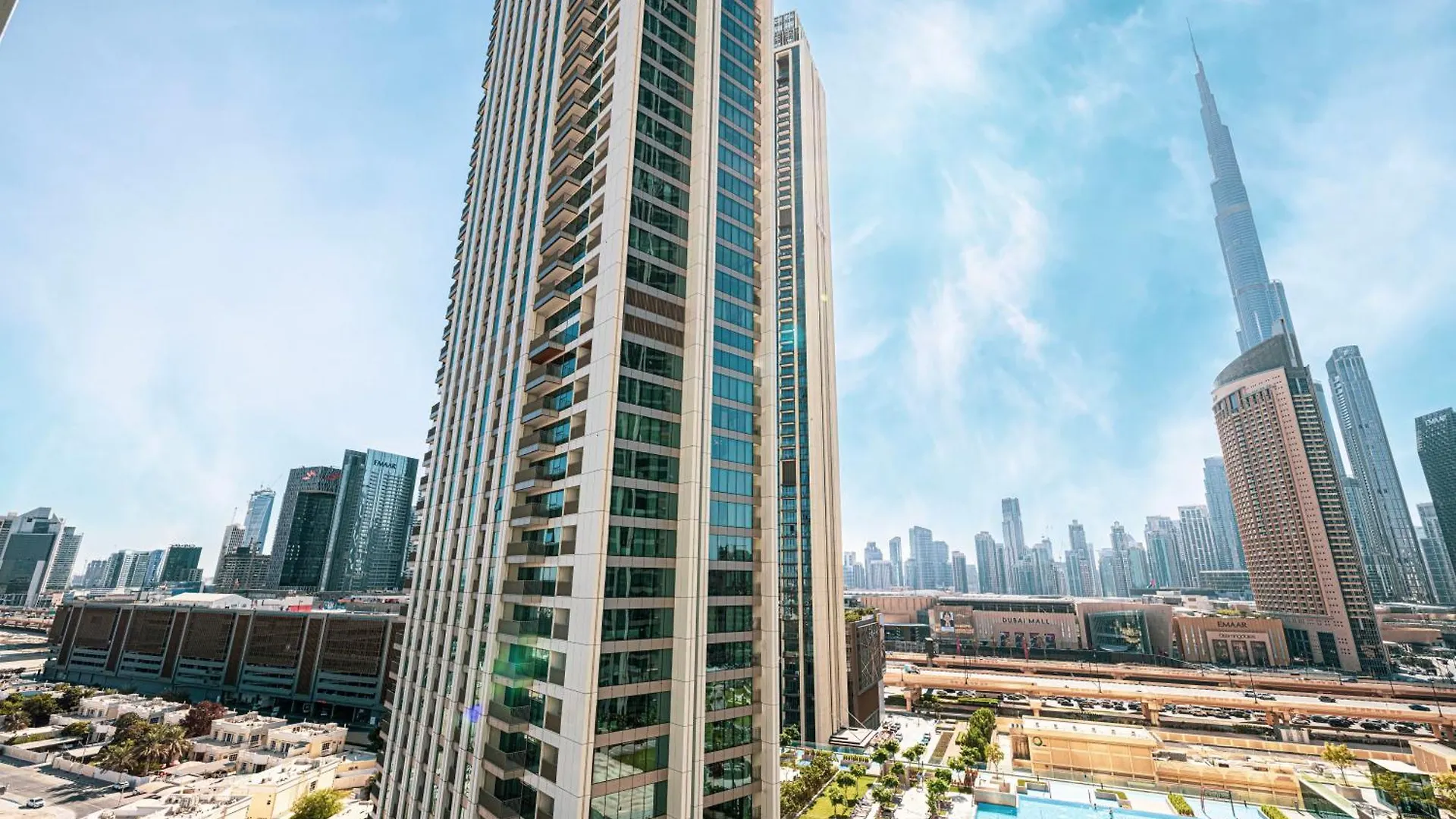 Apartment Dubai Mall Connected! Amazing Burj Khalifa View! Excellent Pool & Gym Access!