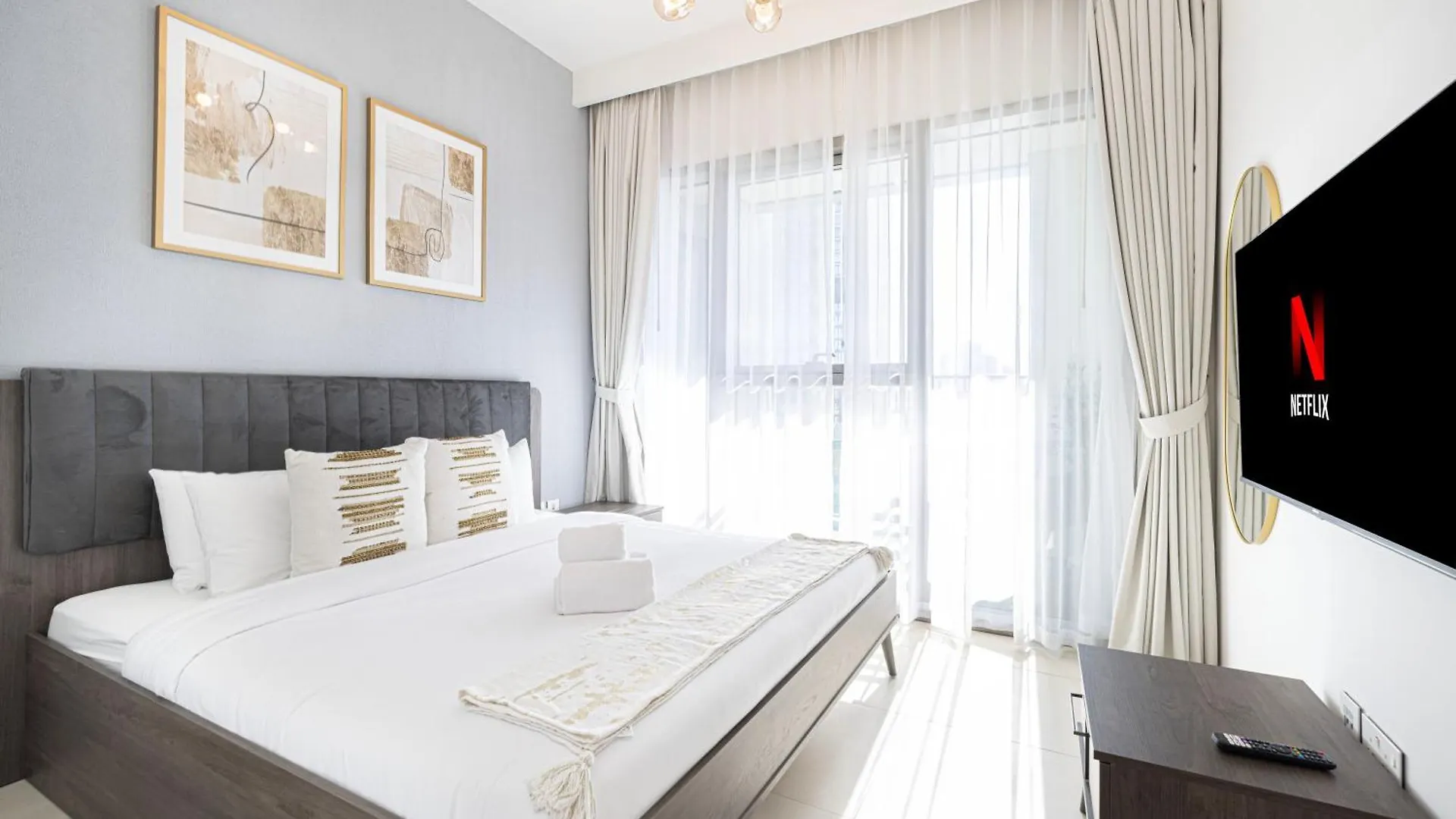Apartment Dubai Mall Connected! Amazing Burj Khalifa View! Excellent Pool & Gym Access!