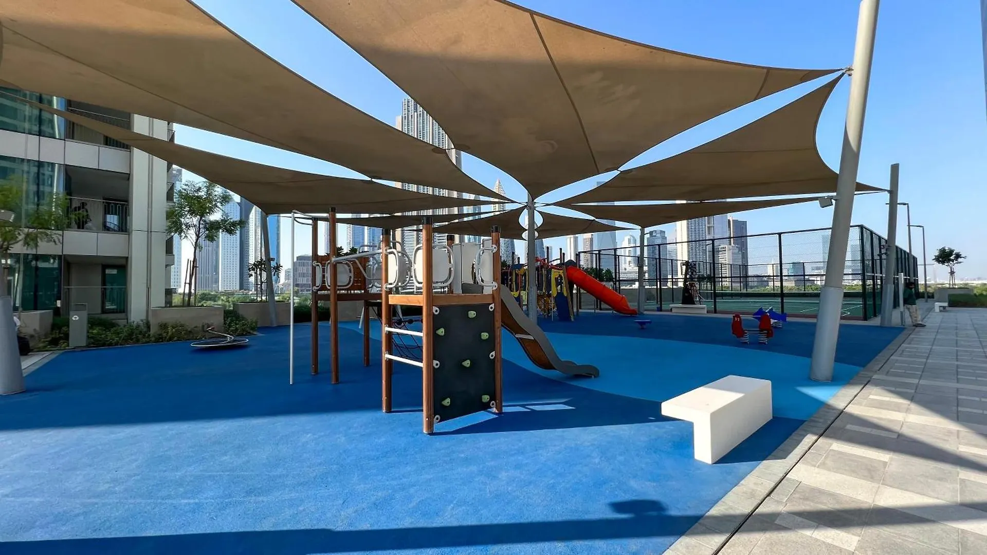 Dubai Mall Connected! Amazing Burj Khalifa View! Excellent Pool & Gym Access! Apartment