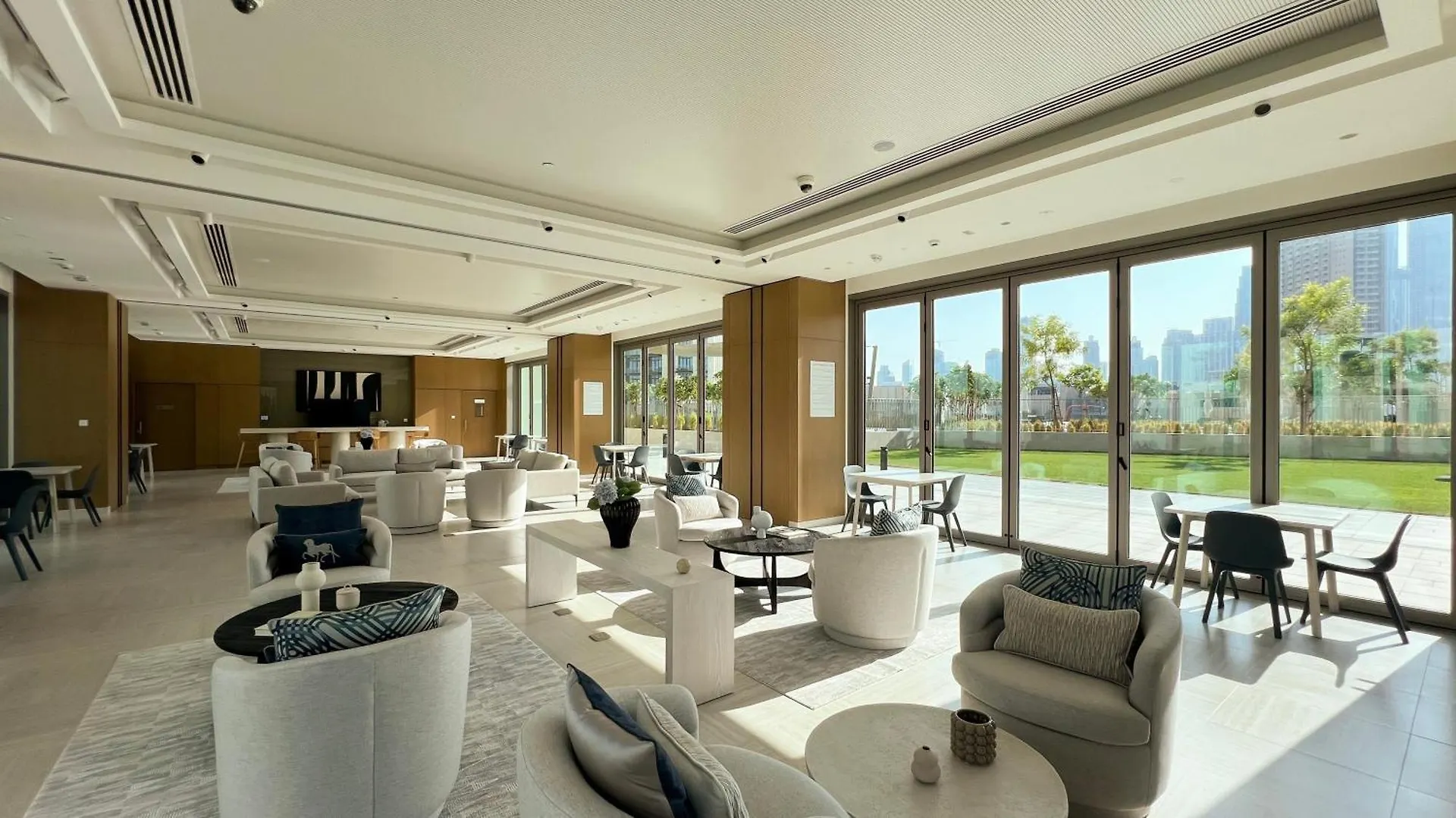 Dubai Mall Connected! Amazing Burj Khalifa View! Excellent Pool & Gym Access!