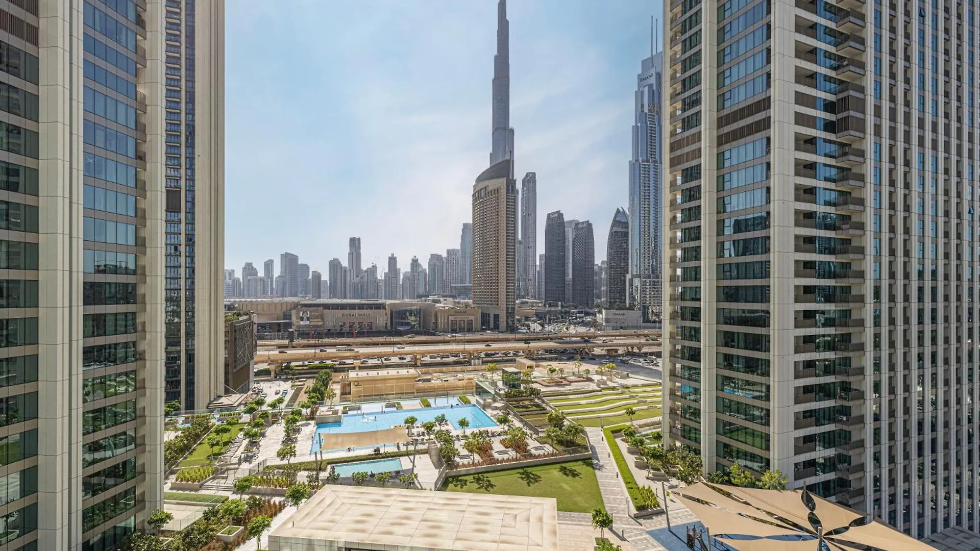 Dubai Mall Connected! Amazing Burj Khalifa View! Excellent Pool & Gym Access!