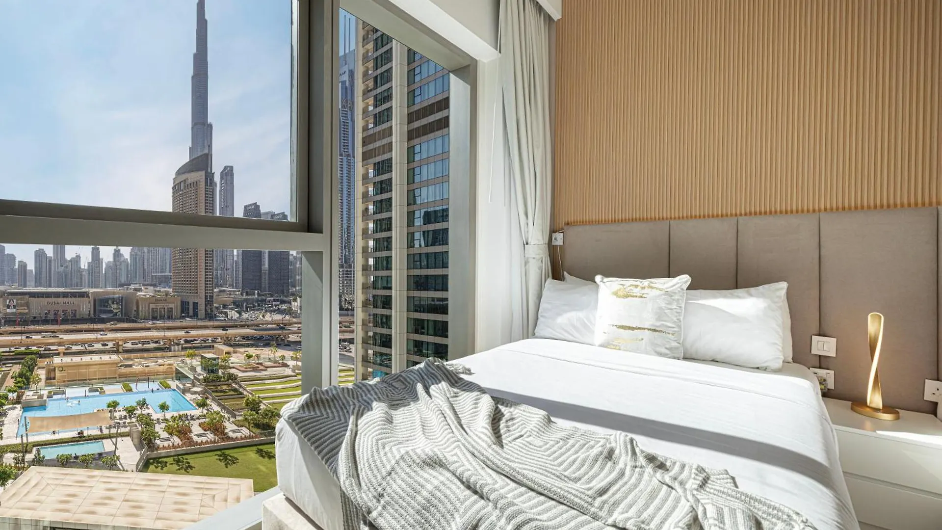 Dubai Mall Connected! Amazing Burj Khalifa View! Excellent Pool & Gym Access!